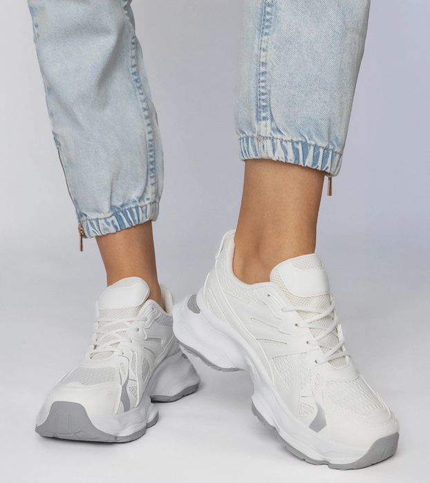Białe sneakersy sportowe na masywnej podeszwie Klarris