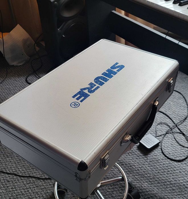 Продам радиомикрофоны SHURE в металлическом кейсе