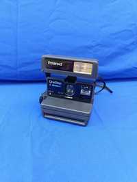 Старый ретро фотоаппарат Polaroid 600 Film  Полароид