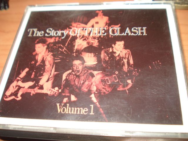 Album Duplo Antigo CD`s The Clash ‎– The Story Of The Clash Volume 1