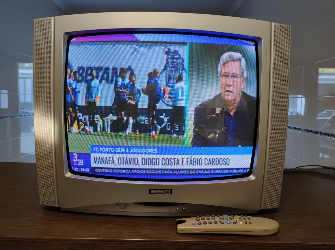 TV Beko de 50 cm com comando original