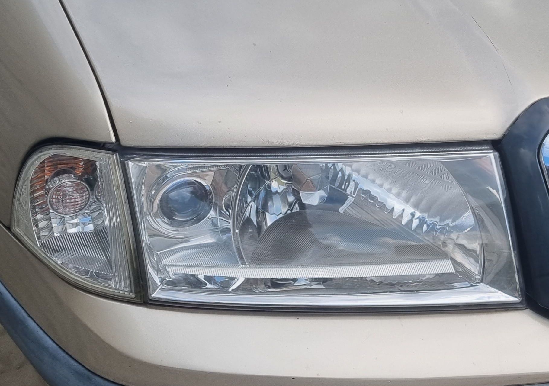 Lampa Skoda Octavia I lift soczewka