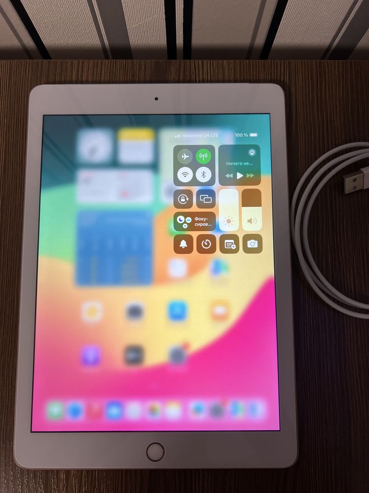 Apple ipad 6 gen. WiFi+4G LTE . 32 Gb . Gold