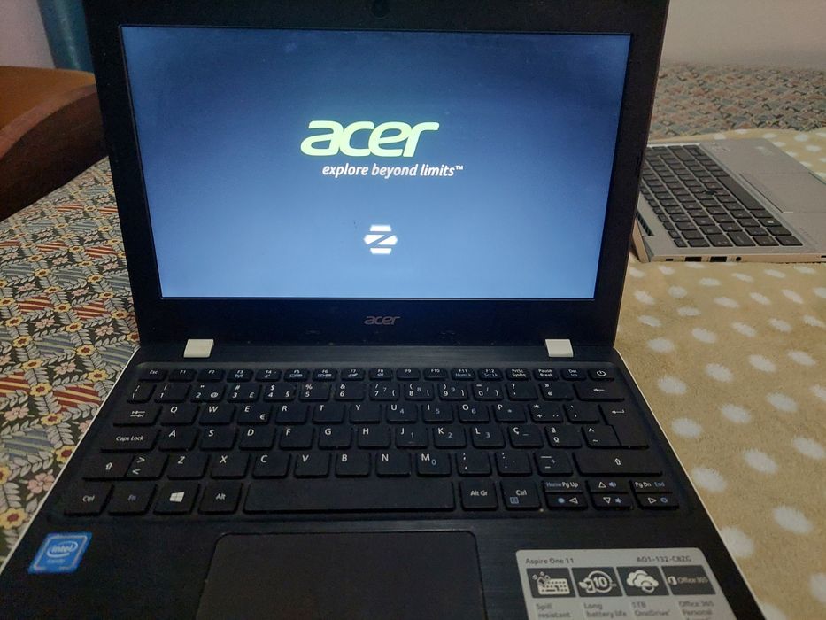 Acer Aspire One Cloudbook A01