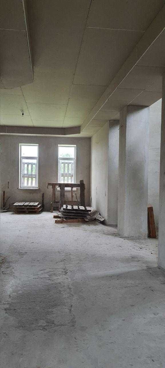 Продаж будинку. Броварський район. Площа - 465 м.Ділянка 21 сотка.
