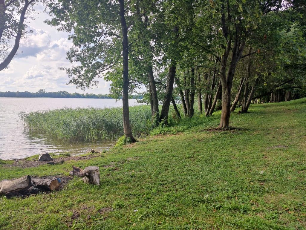 Całoroczny drewniany domek z kominkiem nad jeziorem Dadaj w Rukławkach