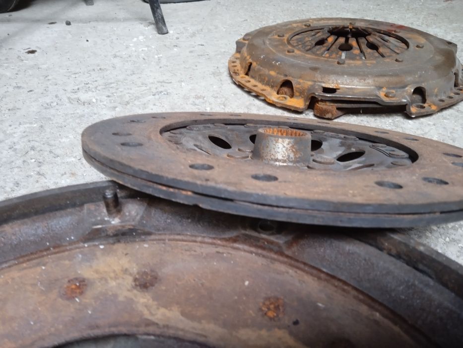 Маховик демферний мерседес віто 2.3