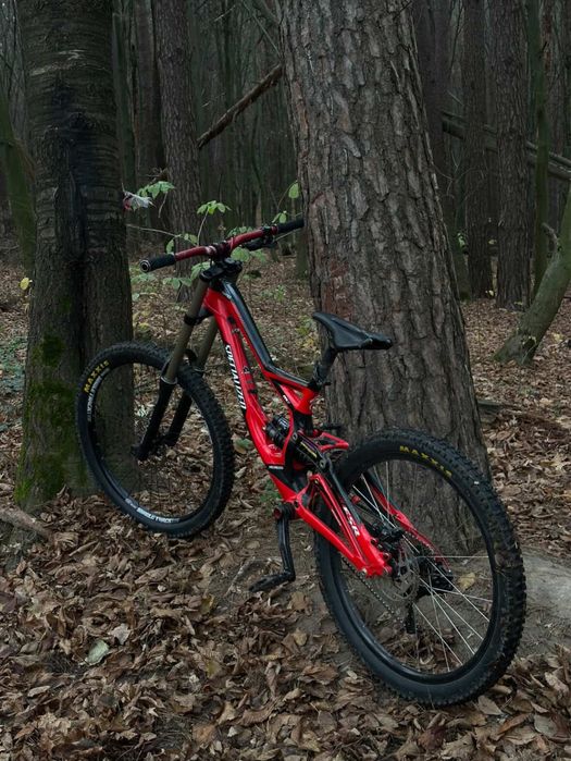 Продам  двух підвіс Demo 8