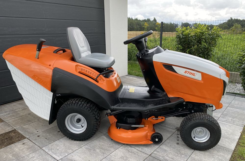 traktorek kosiarka  stihl RT 5097 Z. Silnik 2 cylindrowy B&S 16 km
