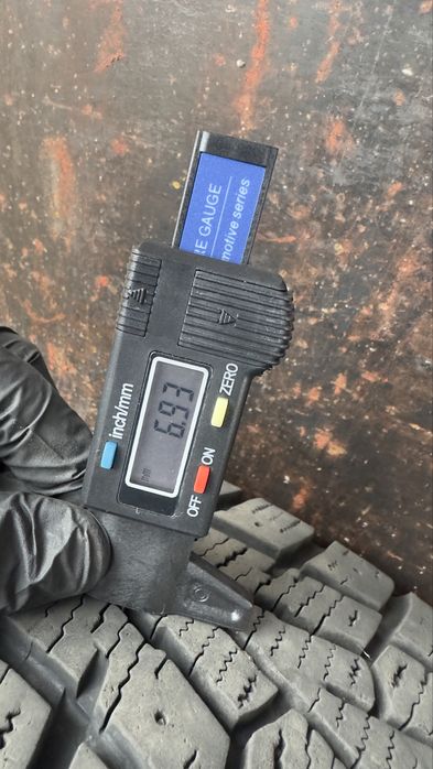 Комплект зимней резины Roadstone 215/60/17