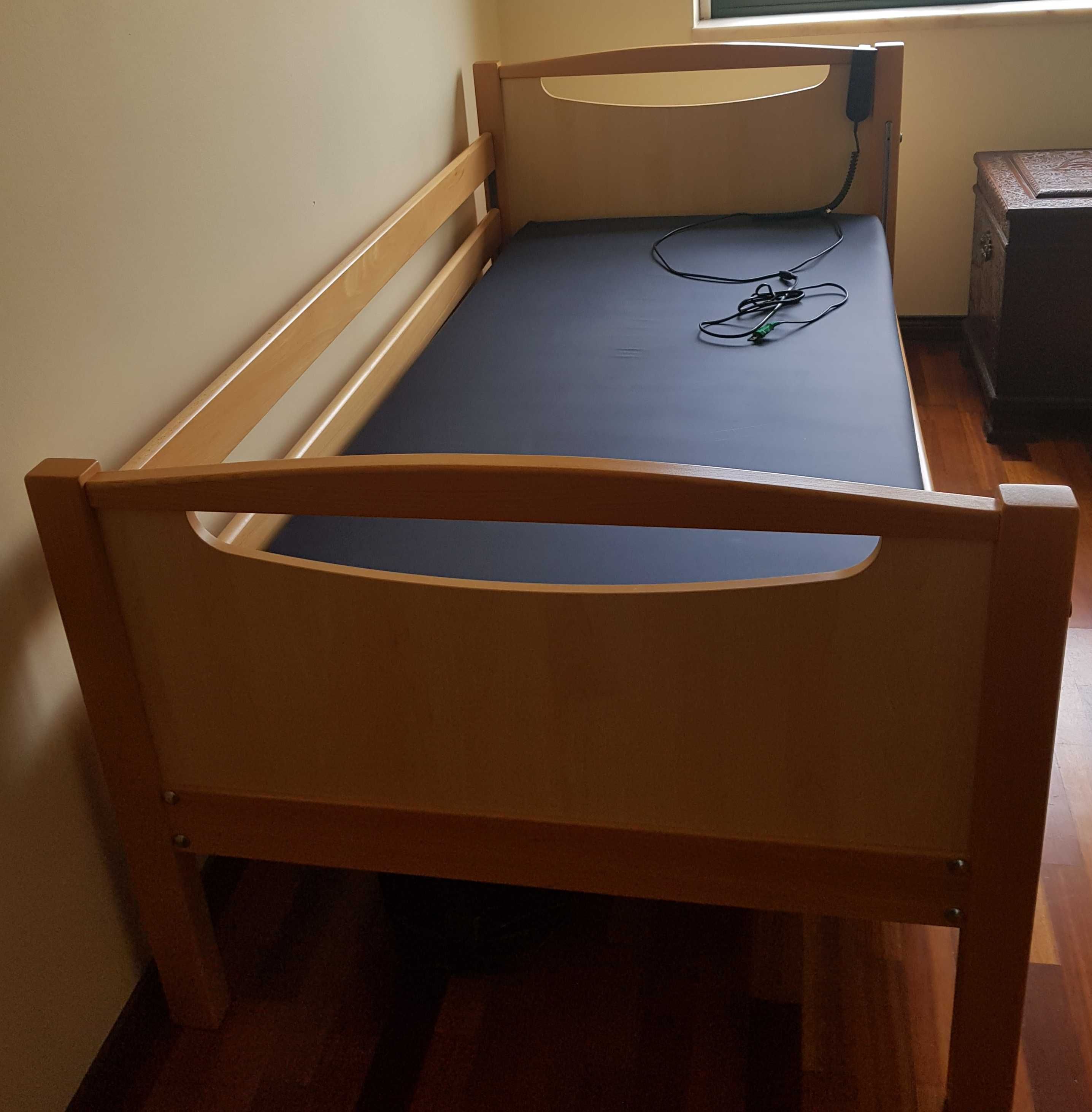 Cama Articulada Eléctrica Geriátrica + Cadeira para Banho/Duche