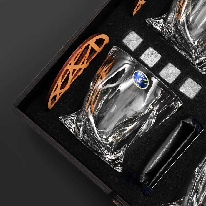 Подарунковий набір для віскі на 4 склянки Bohemia Quadro 340 мл