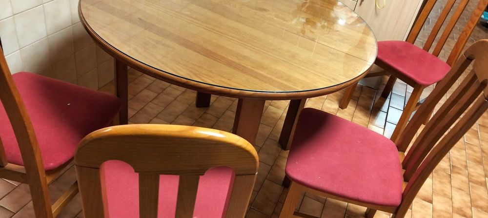 Mesa em vidro com 6 Cadeiras