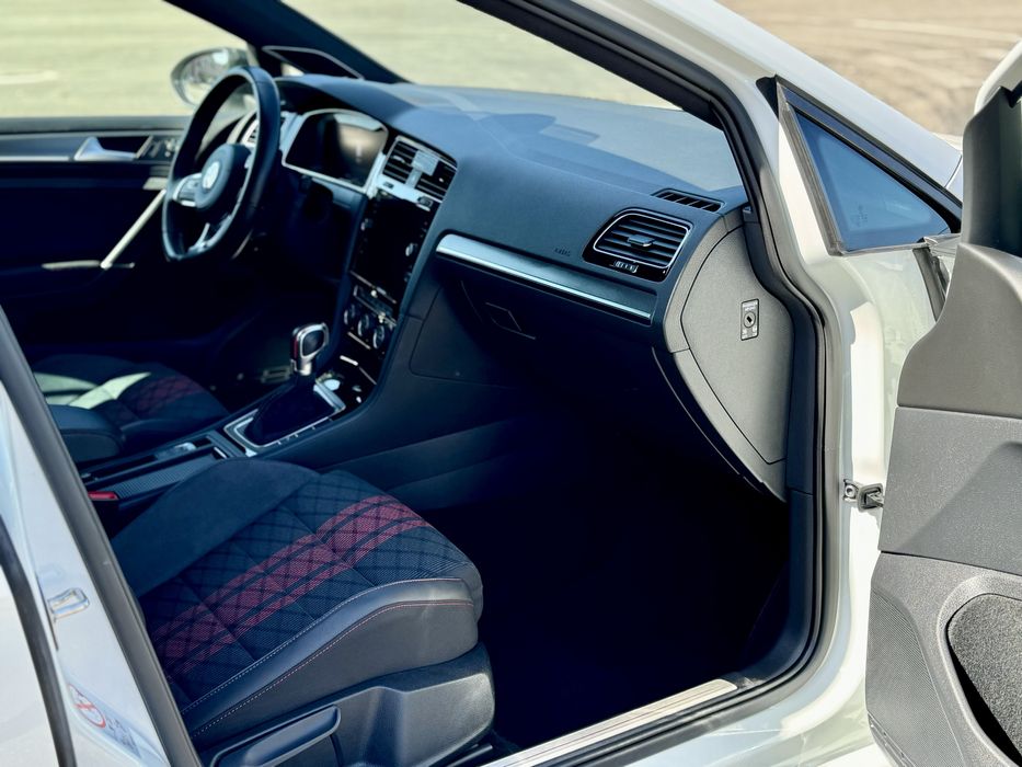 VW Golf 7.5 GTI TCR Akrapovic