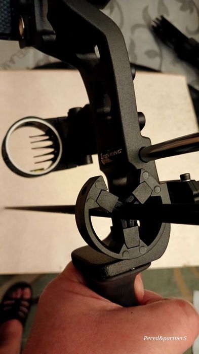 Блочний лук для полювання спорту