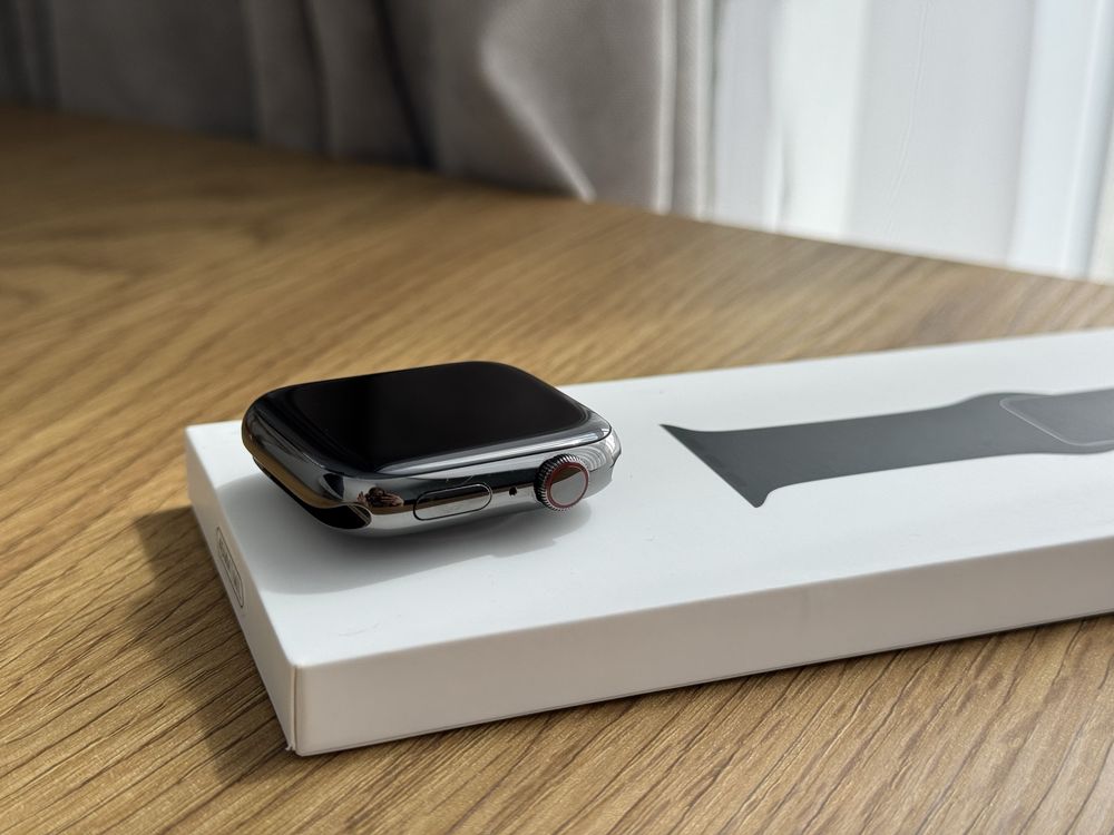 Apple Watch Series 9 45 mm LTE Stainlees Steel
