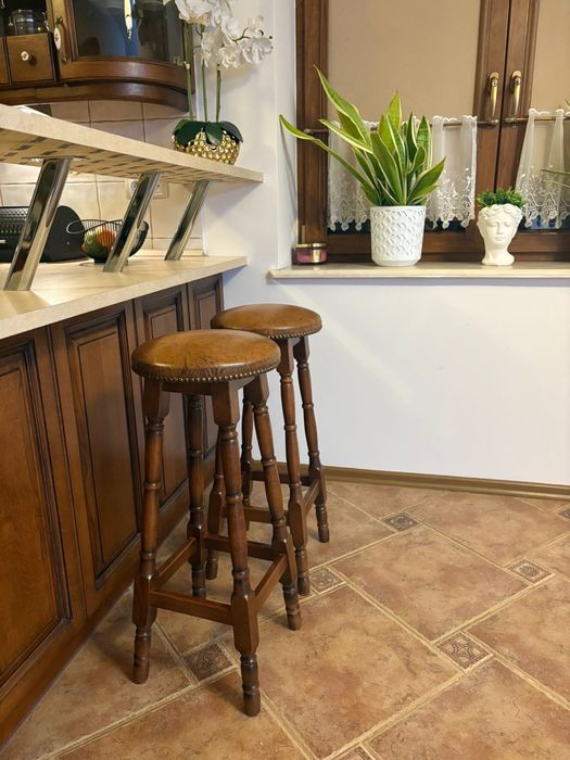 Hoker barowy drewniany skorzany cena za 2 sztuki