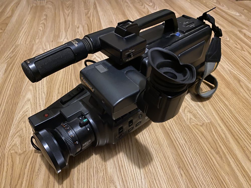 Камера Panasonic NV-M10EG VHS Hi-Fi stereo