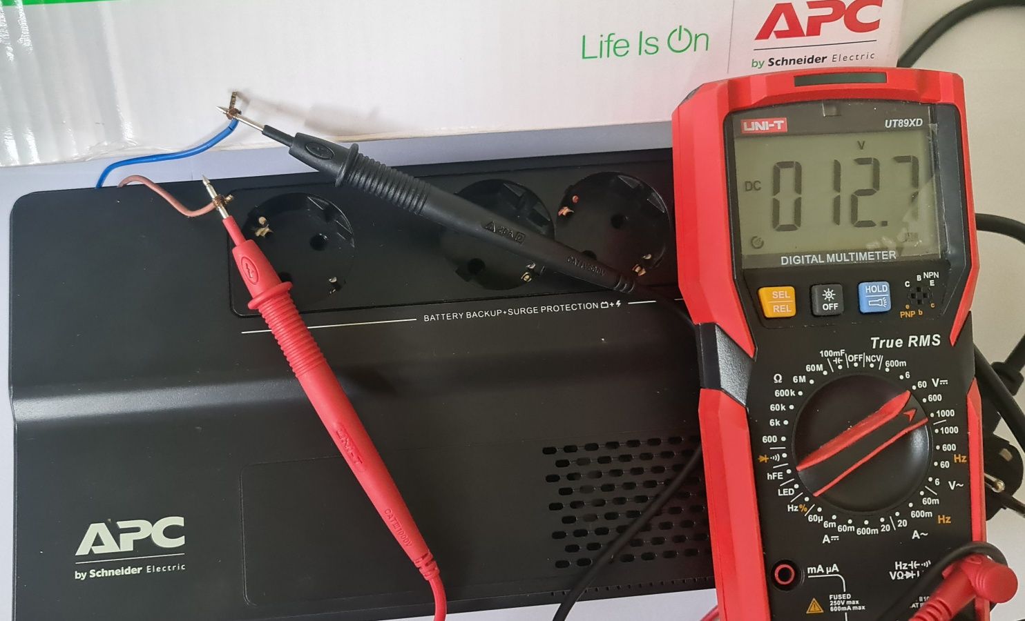Пристрій безперебійного живлення APC Easy UPS BV1000I-GR  600 watts