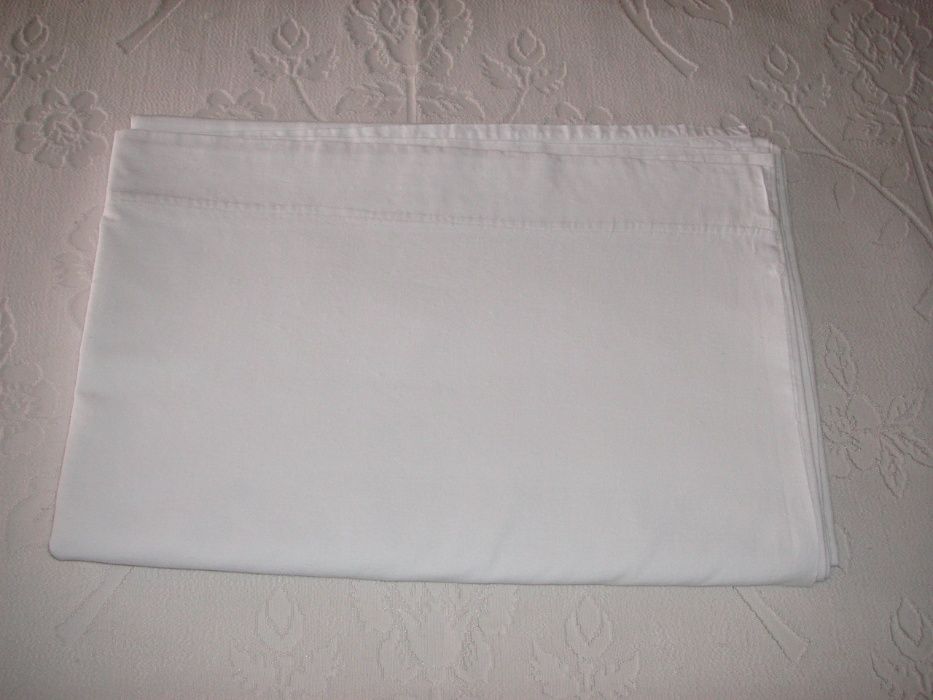 Lençóis Verde Claro Bordado à Mão em Branco (Conjunto)