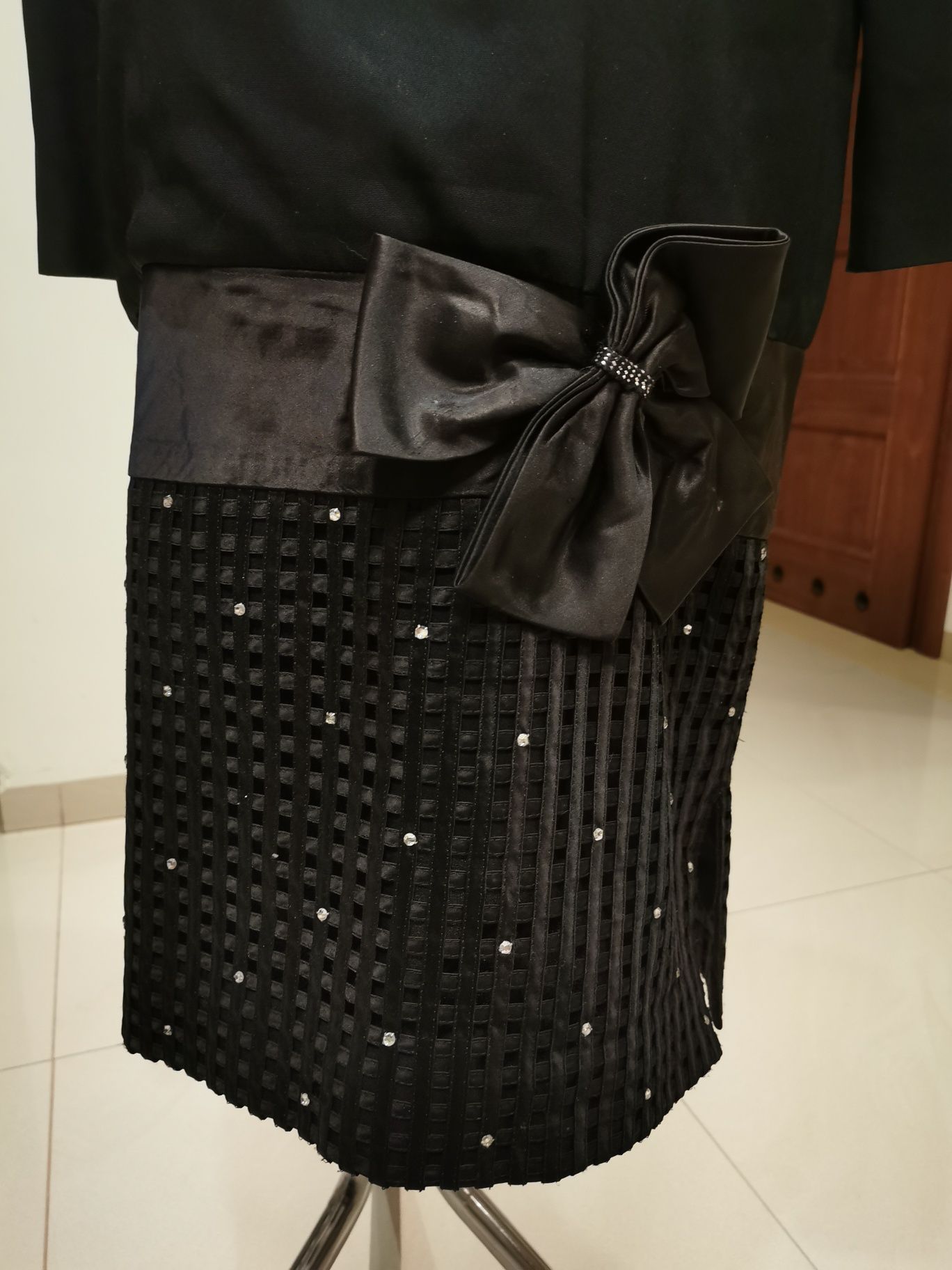 Sukienka czarna L elegancka 40 ozdobna kokarda 12 pogrzeb Karen Lavren