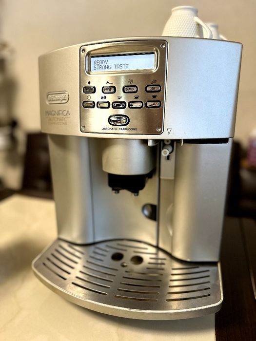 Кофемашина Delonghi Magnifica