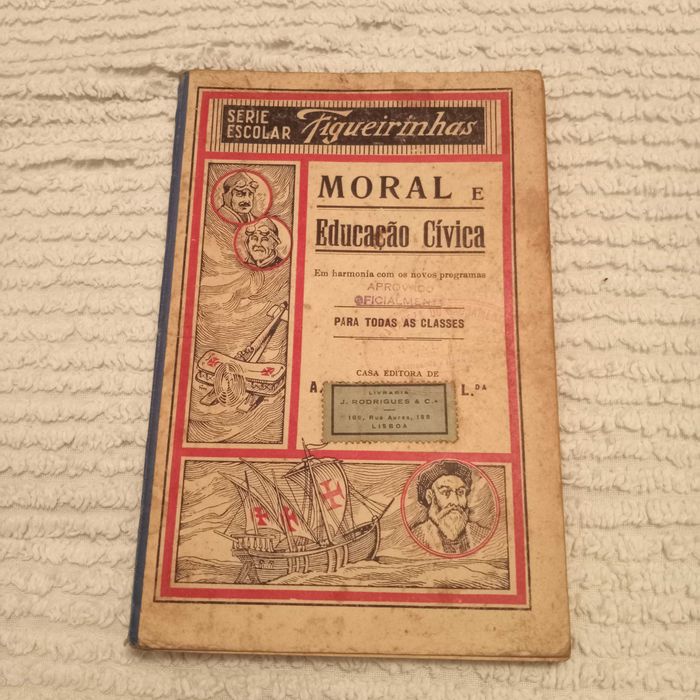 Moral e Educação Cívica (Livro Antigo)