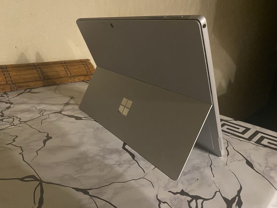 Microsoft Surface Pro 6, 8/128.