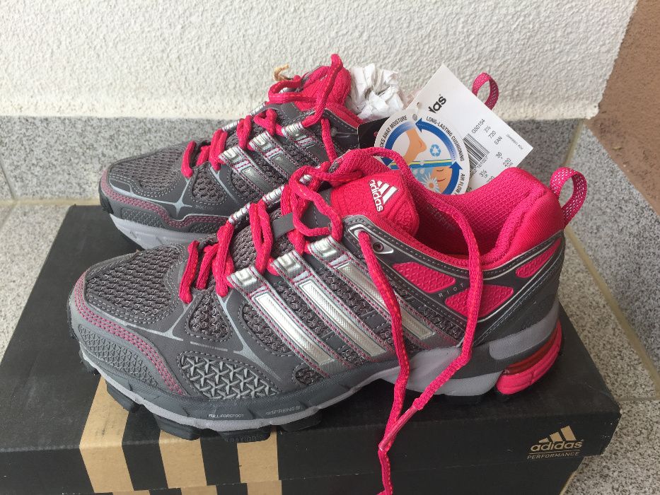 Nowe Buty Adidas Snowa Riot rozmiar 36