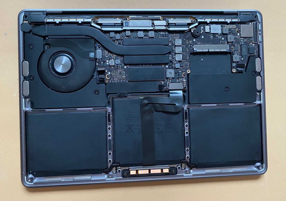 Материнська плата Apple MacBook Pro A1708 2016/2017 не включається
