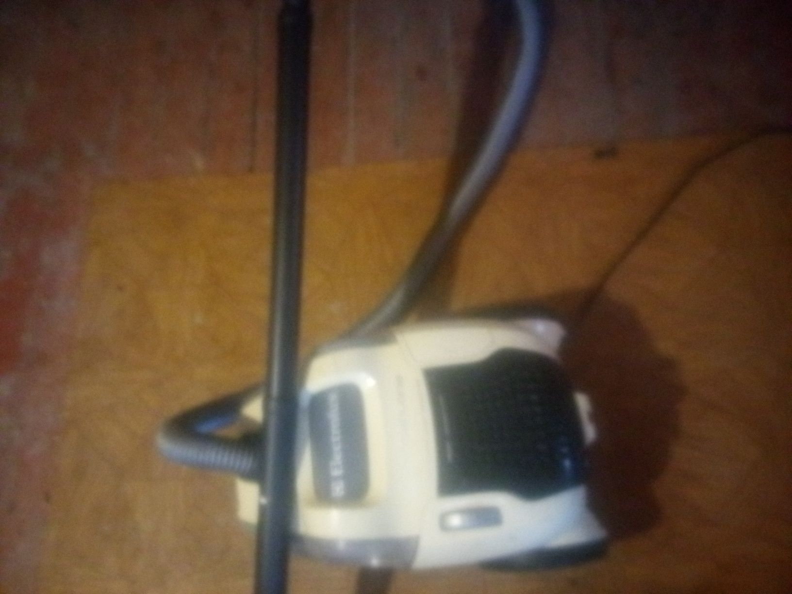 Продам пылесос 1600W