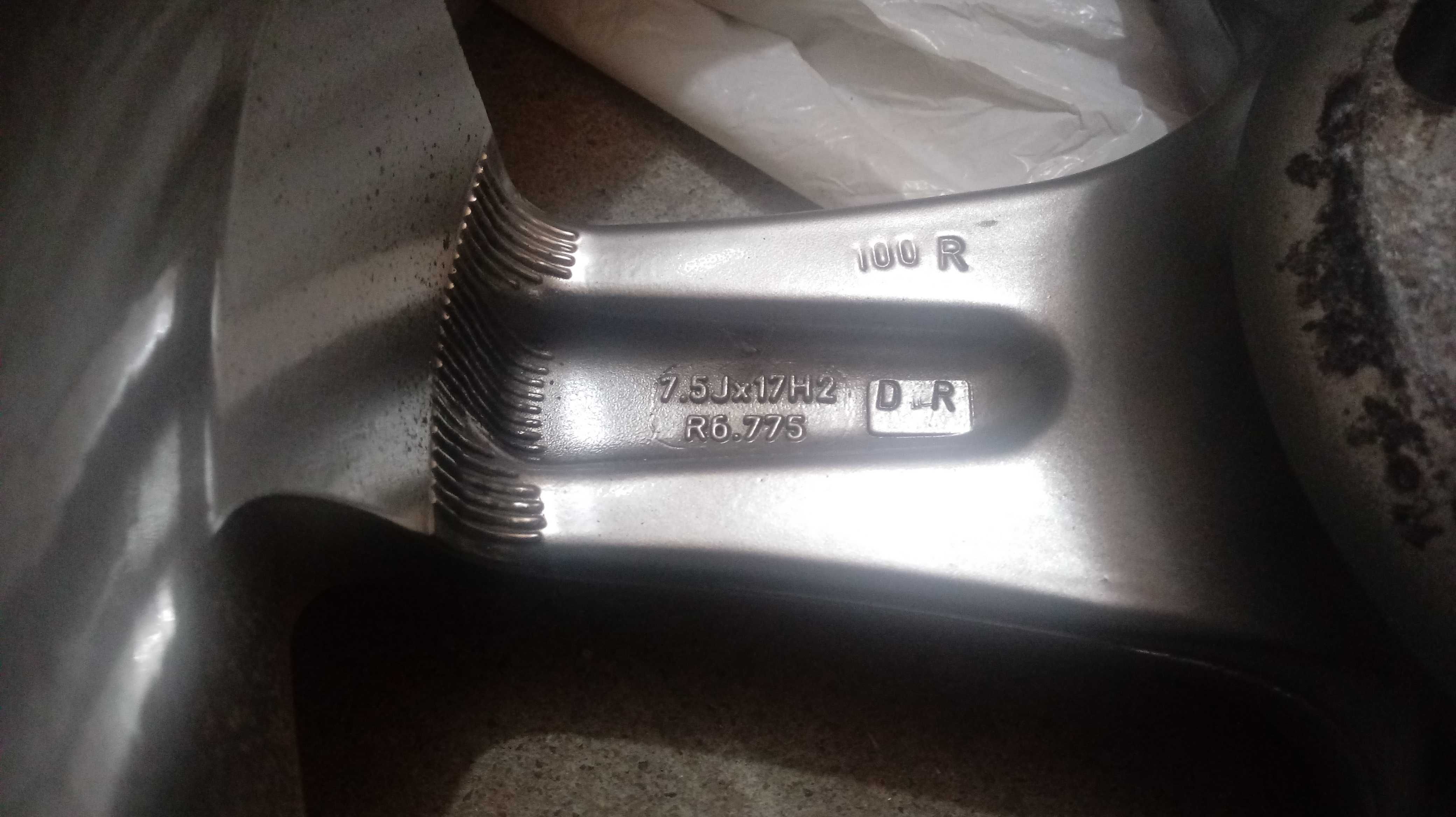 Felgi .Alu felgi 7,5Jx17 H2 ET 35.   VW. Skoda na opony 225