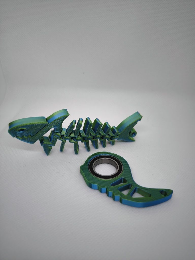 Breloczki keyrambit  + Flexi Shark