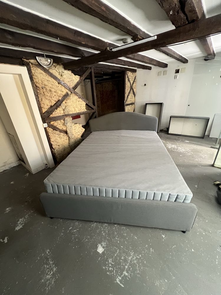 DESOCUPAR Cama, colchao, termoacumulador, vitrocerami
