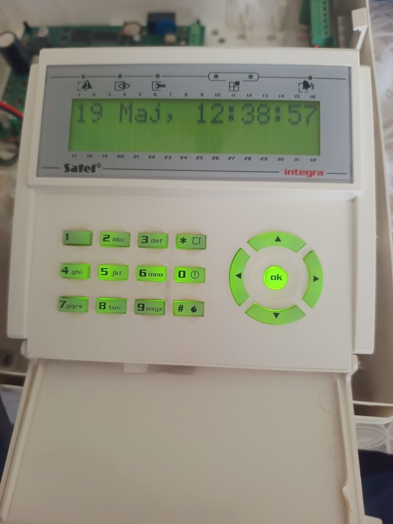 Satel Integra 24 manipulator INT-KLCD moduł CA64E