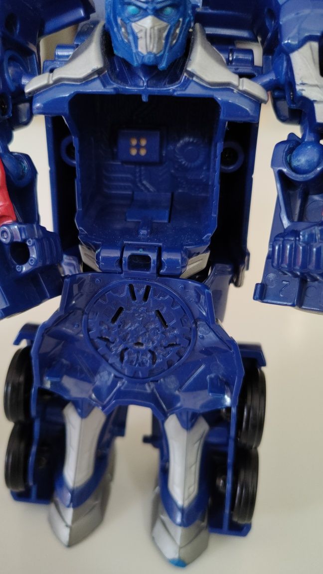 Transformers autobot Optimus Prime wszechiskra