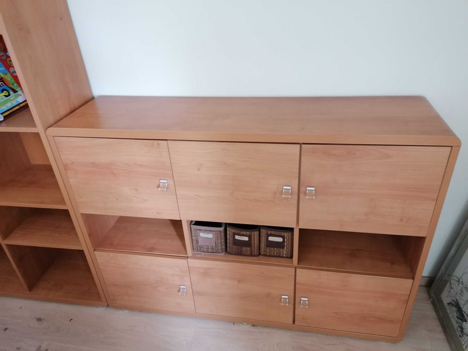 Komoda z półkami