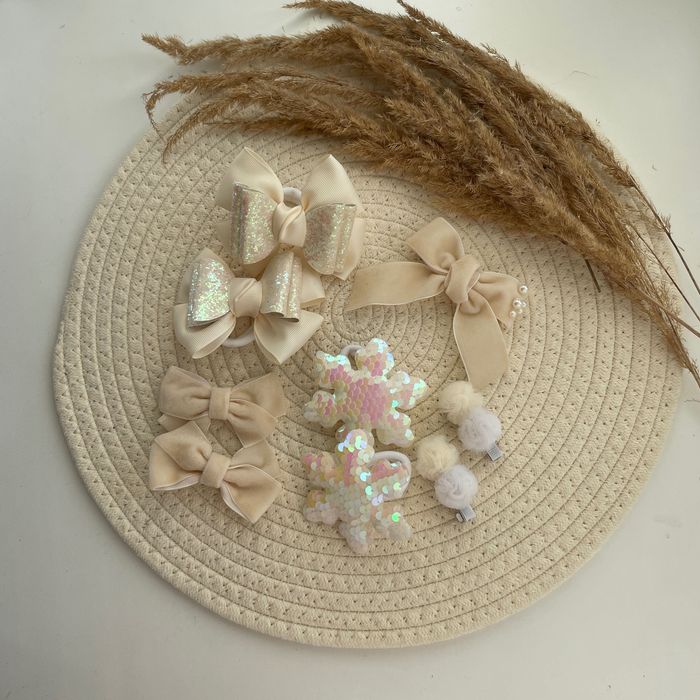 Набір святкових бантиків та аксесуарів для дівчаток