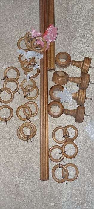 2 Varões de madeira para pendurar cortindados