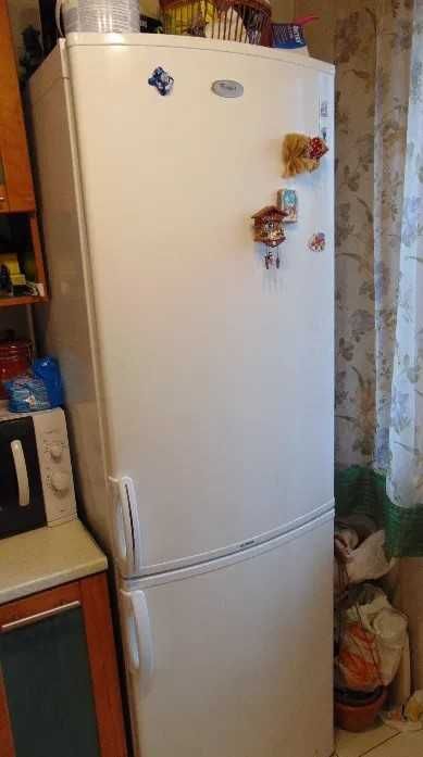 Здається кімната для дівчини, у великій 3-кімнатній квартирі.