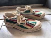 Sapatos coloridos
