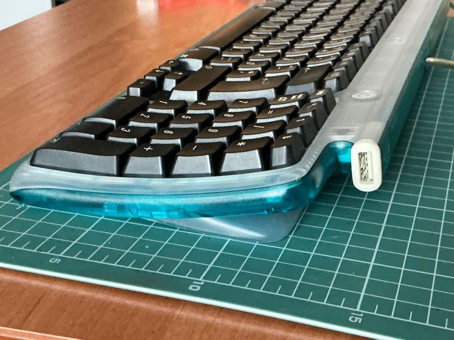 Klawiatura Apple M2452 iMac G3 niebieska całkowicie sprawna