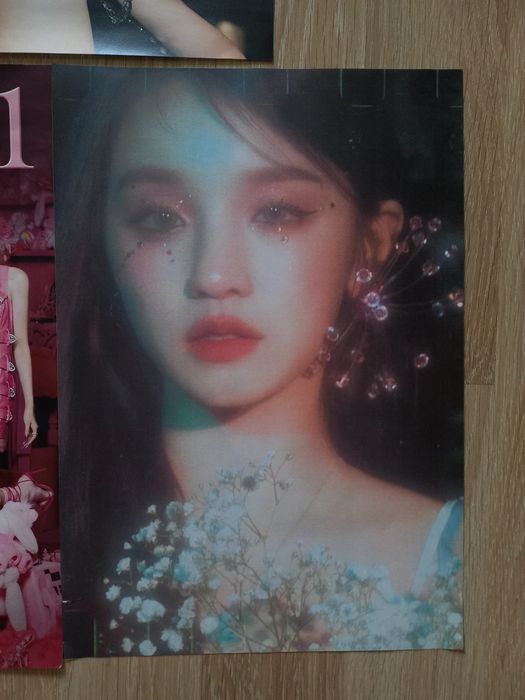 Плакати з k-pop гуртами