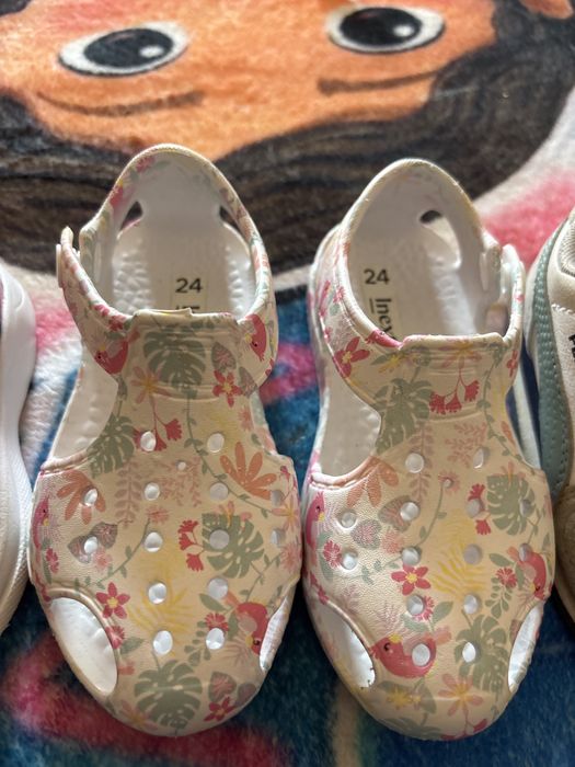 Sapatos/Tenis de criança