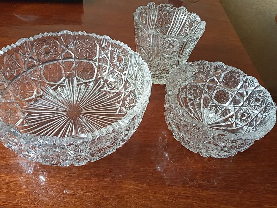 Продам хрустальные салатницы.
