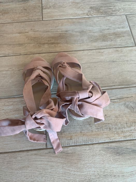 Słomkowe koturny 39 New Look