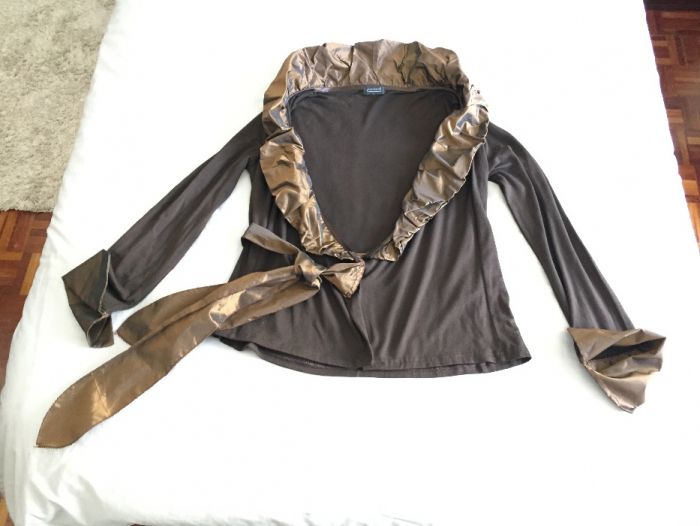 Blusa castanho e dourado -Nova