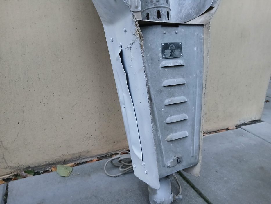 Lampa uliczna stara zabytkowa oprawa PRL sprawna