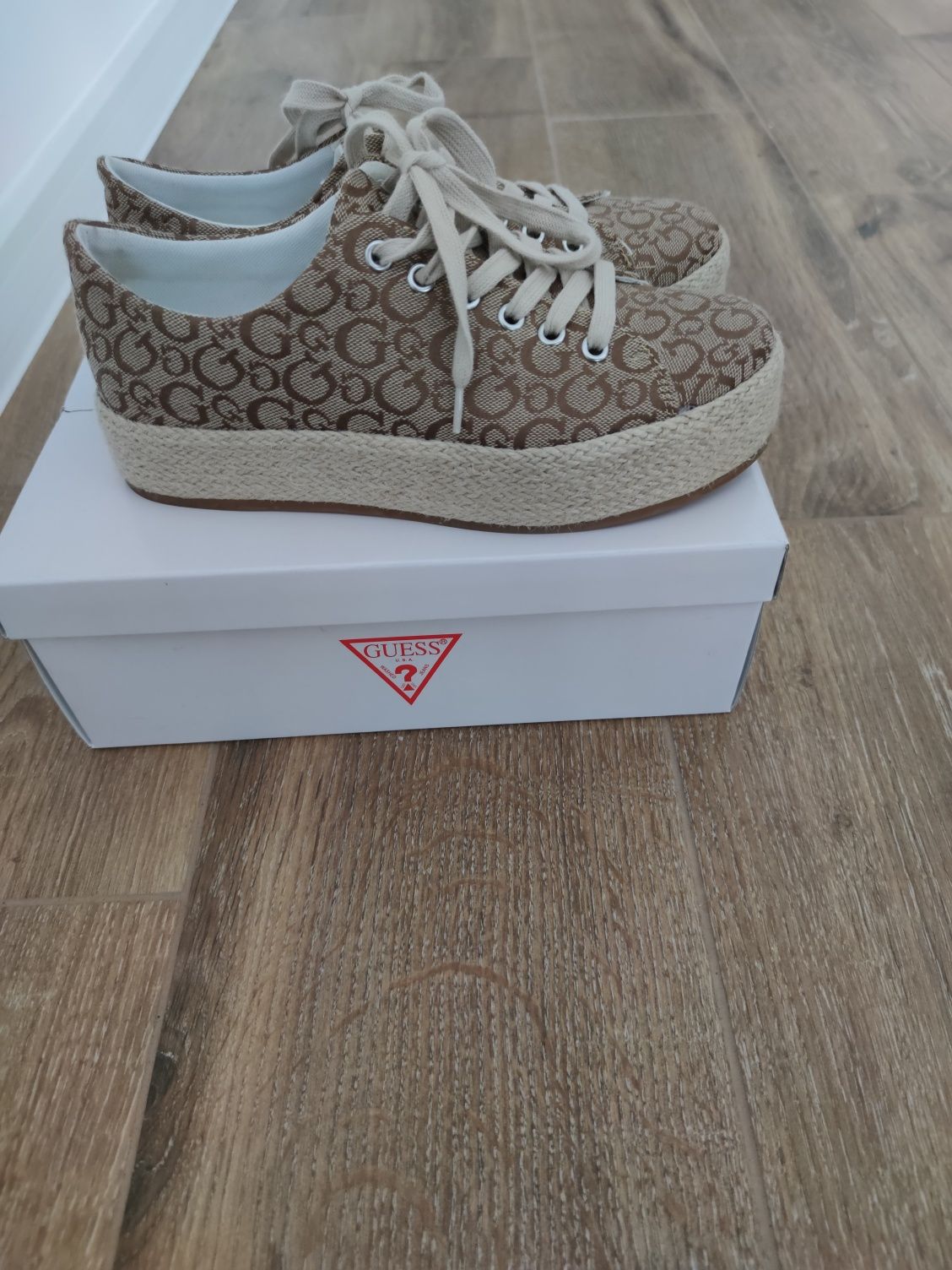 Buty GUESS trampki