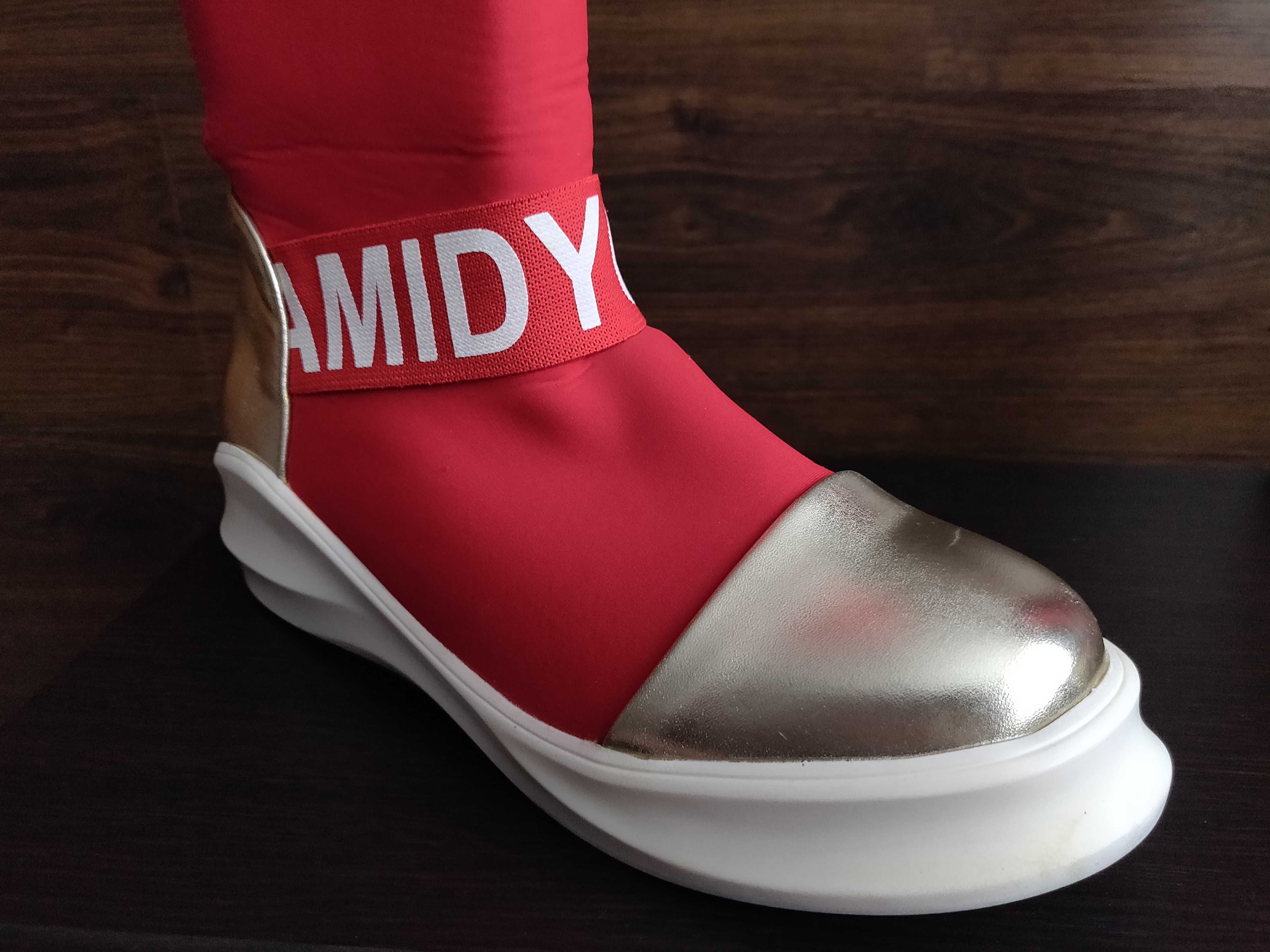 Сапоги Camidy р. 40 стелька 25,5 см. ярко- красного цвета  на  молнии.